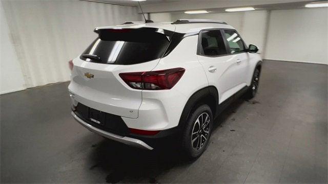 Photo of 2026 Summit White Chevrolet Trailblazer