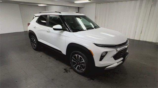 Photo of 2026 Summit White Chevrolet Trailblazer
