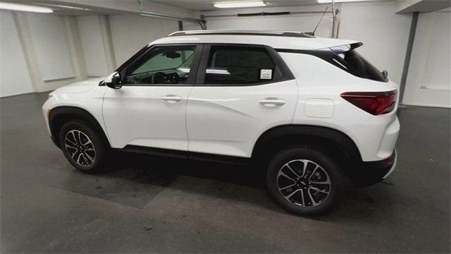 Photo of 2026 Summit White Chevrolet Trailblazer