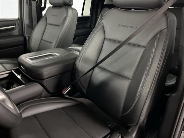 Photo of 2024 Onyx Black GMC Yukon XL