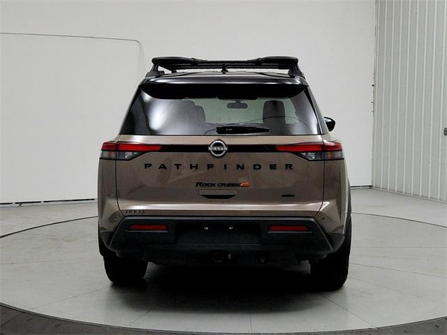 Photo of 2024 2t Tan Blk Roof Nissan Pathfinder