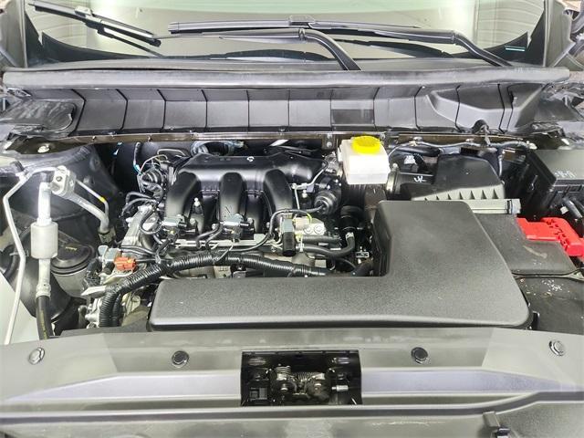 Photo of 2024 2t Tan Blk Roof Nissan Pathfinder