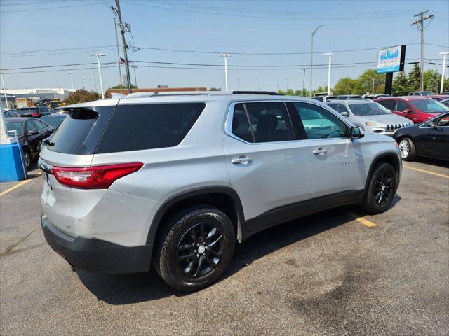 Photo of 2018 Silver Ice Metallic Chevrolet Traverse