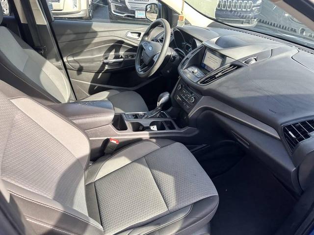 Photo of 2019 Lightning Blue Metallic Ford Escape