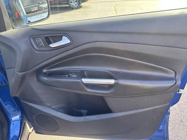 Photo of 2019 Lightning Blue Metallic Ford Escape