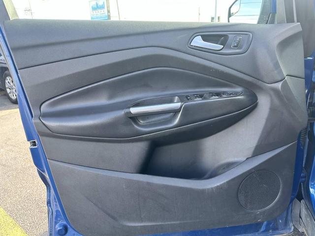 Photo of 2019 Lightning Blue Metallic Ford Escape