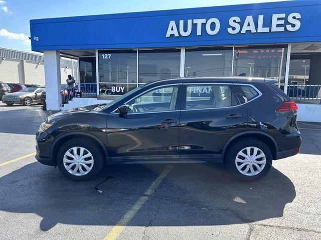 Photo of 2017 Magnetic Black Nissan Rogue
