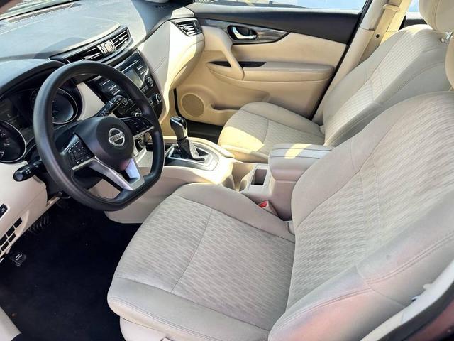Photo of 2017 Magnetic Black Nissan Rogue