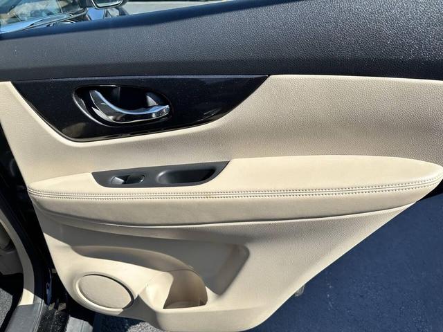 Photo of 2017 Magnetic Black Nissan Rogue