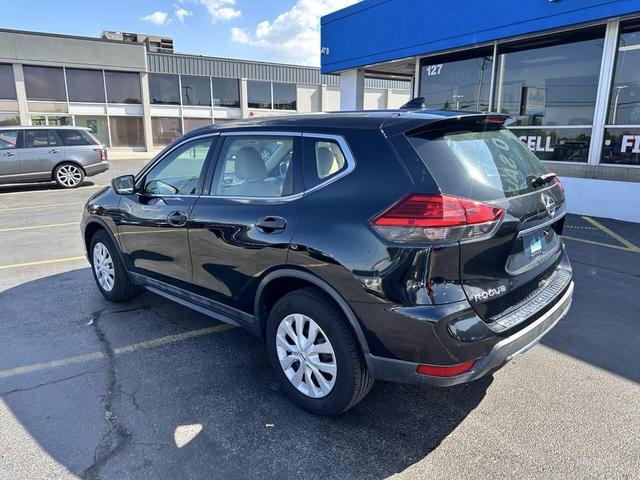 Photo of 2017 Magnetic Black Nissan Rogue