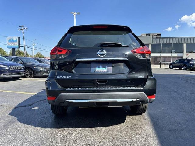 Photo of 2017 Magnetic Black Nissan Rogue