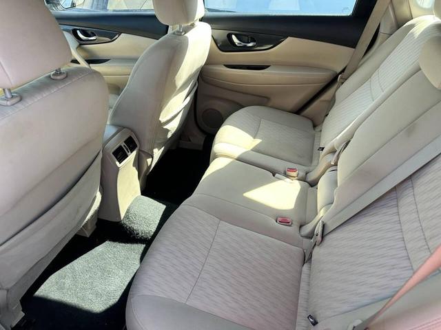 Photo of 2017 Magnetic Black Nissan Rogue