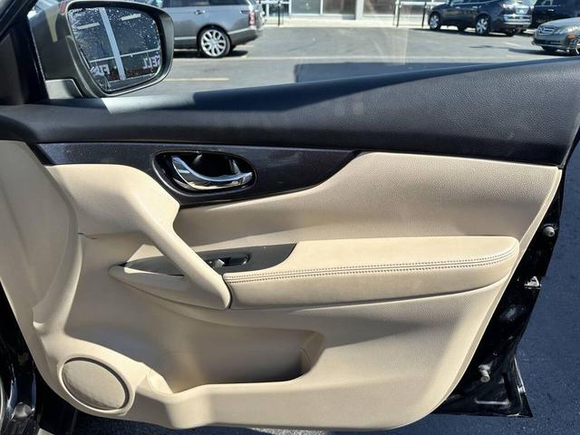 Photo of 2017 Magnetic Black Nissan Rogue