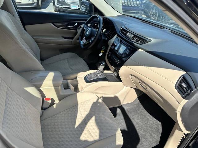Photo of 2017 Magnetic Black Nissan Rogue