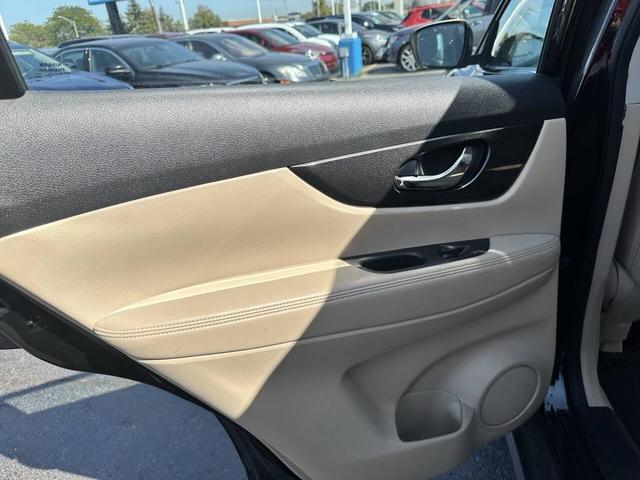Photo of 2017 Magnetic Black Nissan Rogue