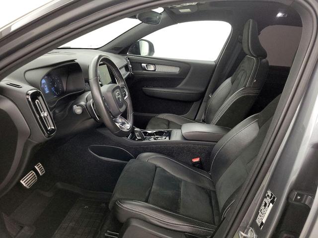 Photo of 2019 Gray Volvo XC40