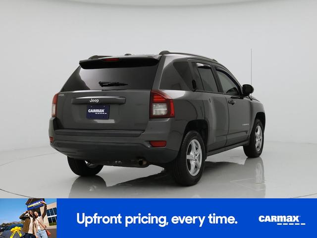 Photo of 2016 Gray Jeep Compass