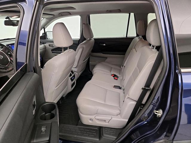 Photo of 2017 Blue Honda Pilot