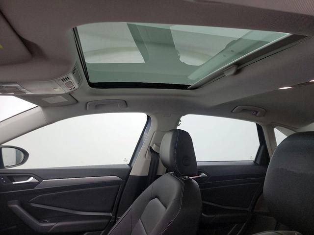 Photo of 2021 Silver Volkswagen Jetta