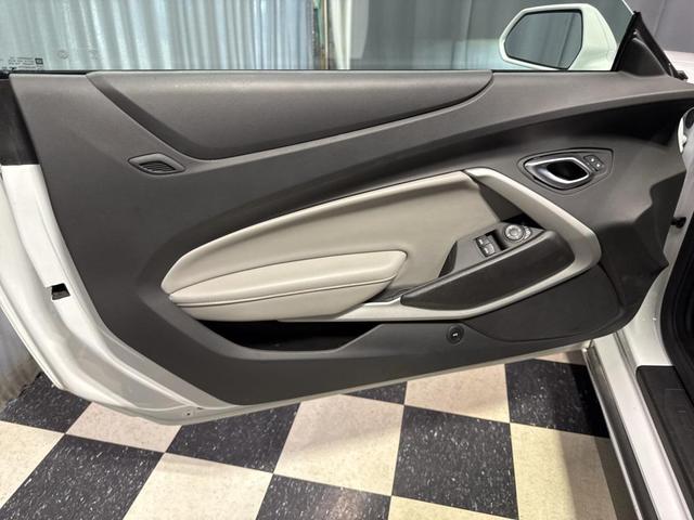 Photo of 2023 Summit White Chevrolet Camaro