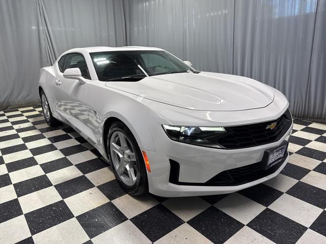Photo of 2023 Summit White Chevrolet Camaro