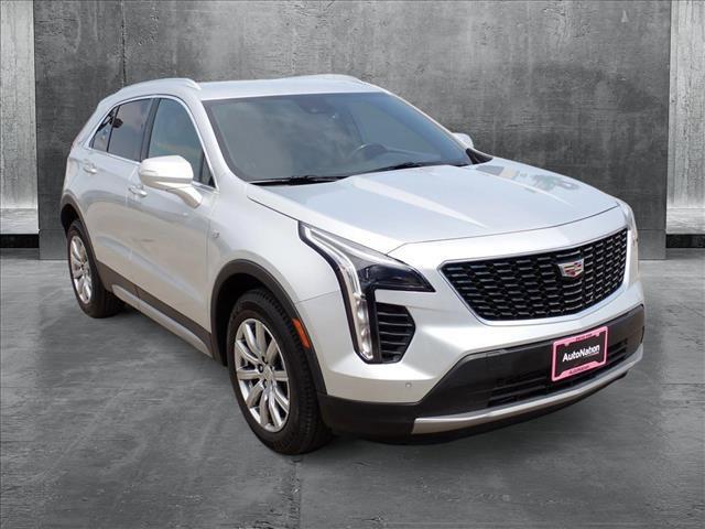Photo of 2022 Radiant Silver Metallic Cadillac XT4