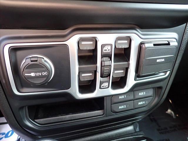 Photo of 2020 Black Clearcoat Jeep Gladiator