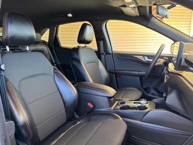 Photo of 2023 Vapor Blue Metallic Ford Escape