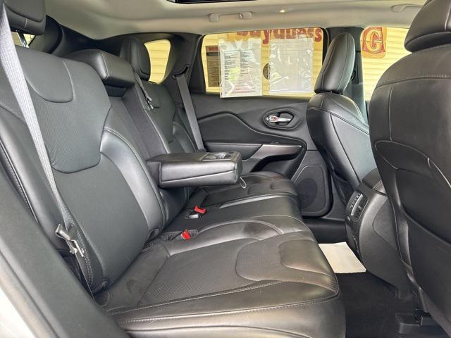 Photo of 2021 Bright White Clearcoat Jeep Cherokee
