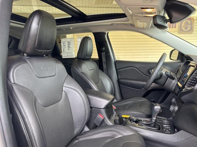 Photo of 2021 Bright White Clearcoat Jeep Cherokee