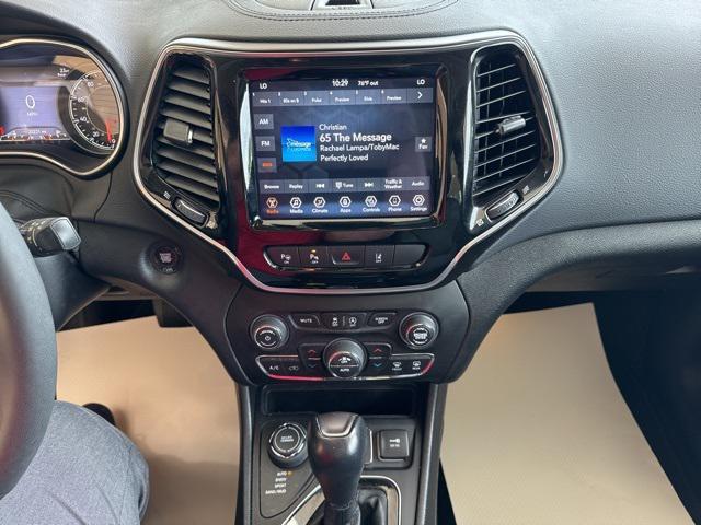 Photo of 2021 Bright White Clearcoat Jeep Cherokee