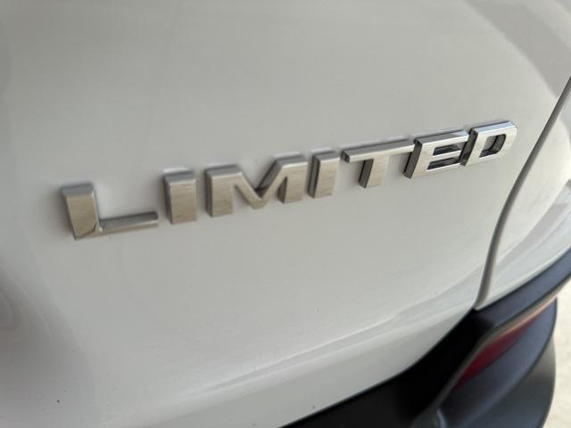 Photo of 2021 Bright White Clearcoat Jeep Cherokee