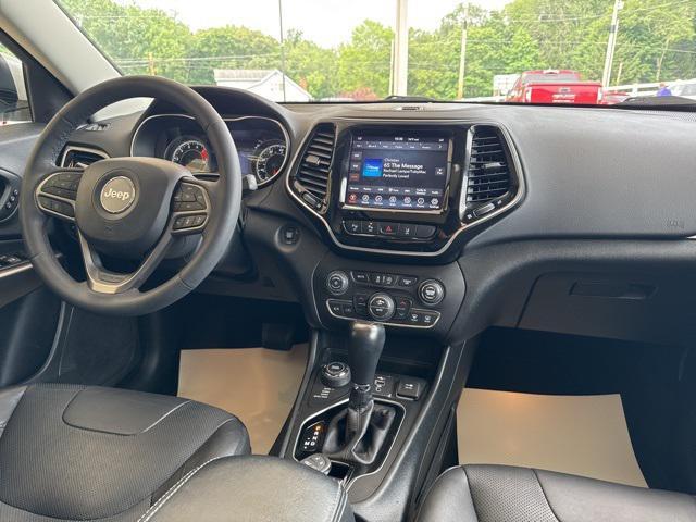 Photo of 2021 Bright White Clearcoat Jeep Cherokee
