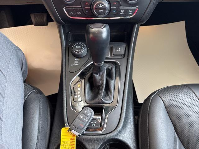 Photo of 2021 Bright White Clearcoat Jeep Cherokee