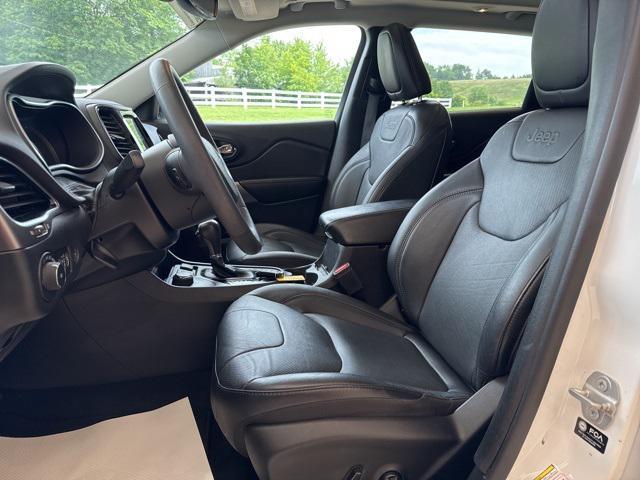 Photo of 2021 Bright White Clearcoat Jeep Cherokee