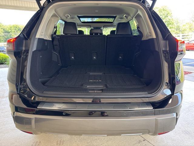 Photo of 2024 Super Black Nissan Rogue