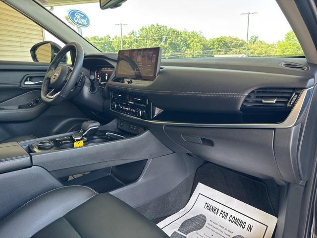 Photo of 2024 Super Black Nissan Rogue