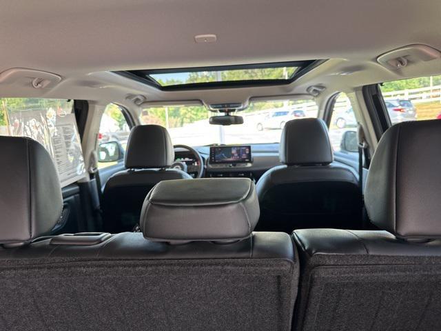 Photo of 2024 Super Black Nissan Rogue