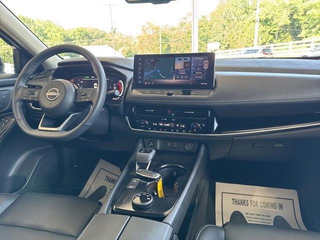 Photo of 2024 Super Black Nissan Rogue