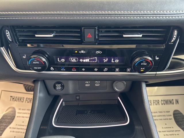 Photo of 2024 Super Black Nissan Rogue