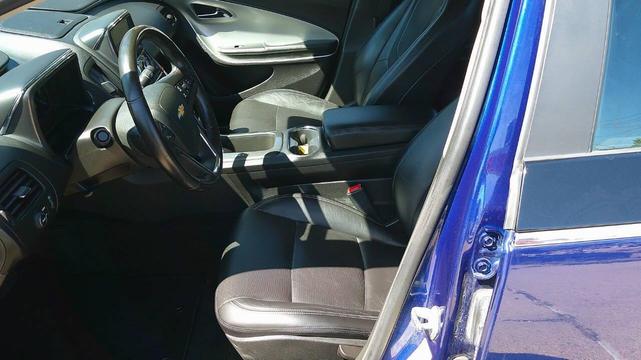 Photo of 2012 Blue Topaz Metallic Chevrolet Volt