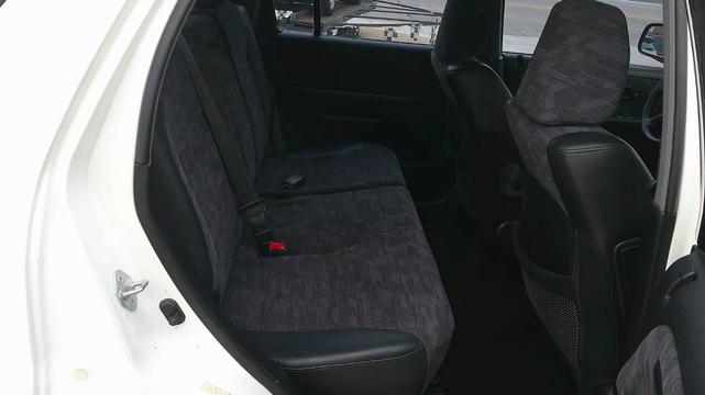 Photo of 2004 Off White Honda CR-V