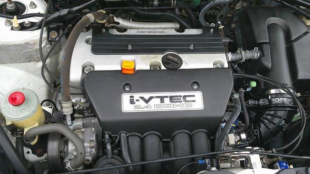 Photo of 2004 Off White Honda CR-V