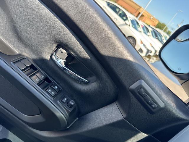 Photo of 2024 Glacier White Nissan Titan