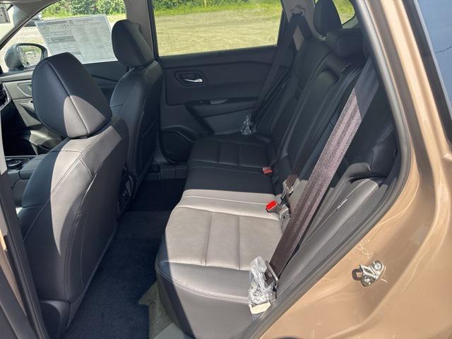 Photo of 2025 Baja Storm Metallic/Super Black Nissan Rogue