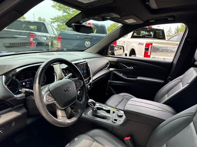 Photo of 2022 Mosaic Black Metallic Chevrolet Traverse