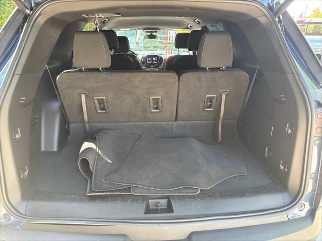 Photo of 2022 Northsky Blue Metallic Chevrolet Traverse