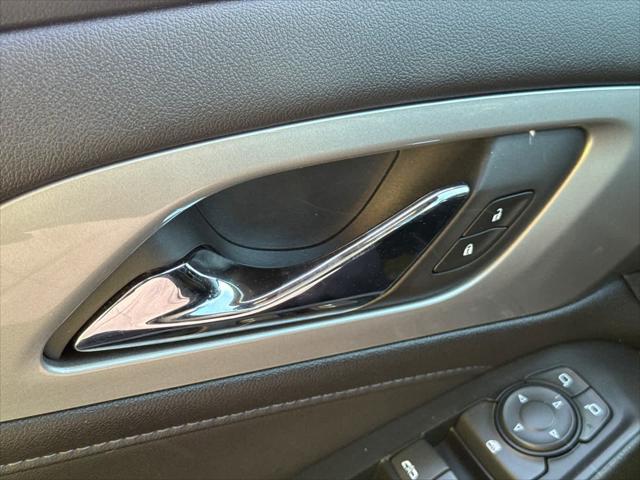 Photo of 2022 Northsky Blue Metallic Chevrolet Traverse