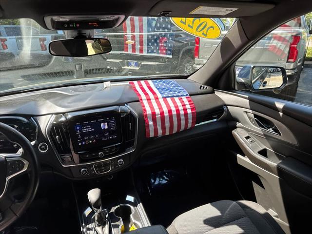 Photo of 2022 Northsky Blue Metallic Chevrolet Traverse