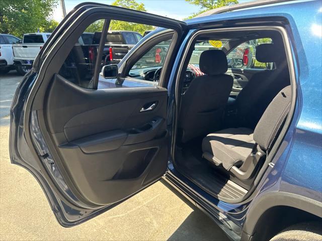 Photo of 2022 Northsky Blue Metallic Chevrolet Traverse